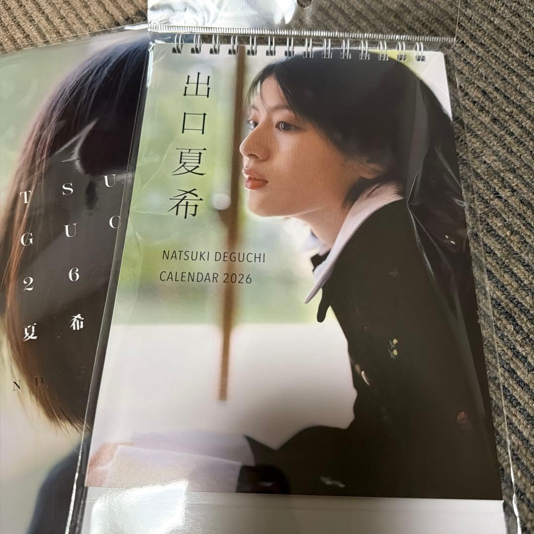 出口夏希 2026年壁掛けカレンダー 直筆サイン入り 卓上カレンダー付き