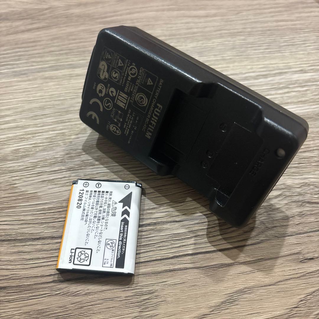 Fujifilm FinePix Z コンパクトデジタルカメラ充電器付