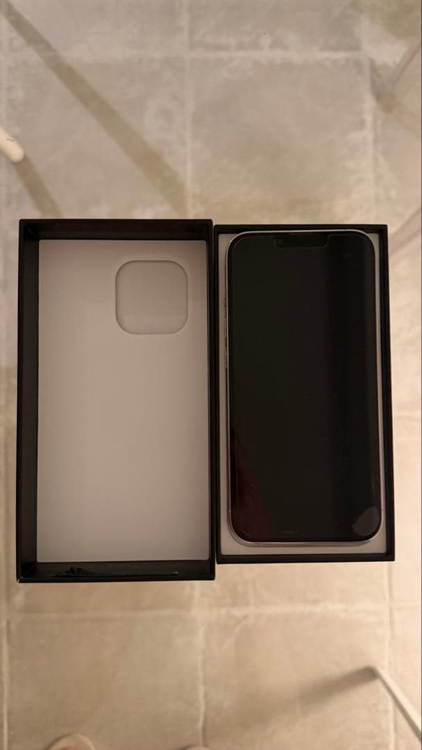 Apple iPhone 13 Proホワイト256G美品SIMフリー
