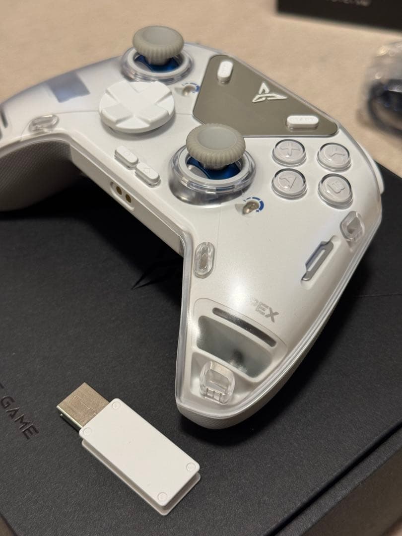 PC用ゲームコントローラー・コンバーター Flydigi APEX 4