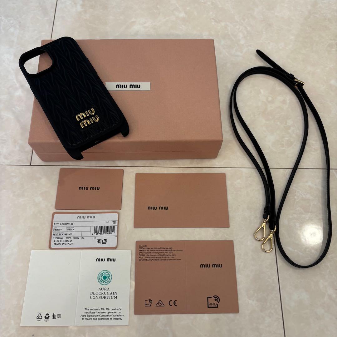 miu miu❤︎❤︎iPhone15 ショルダーストラップ付き