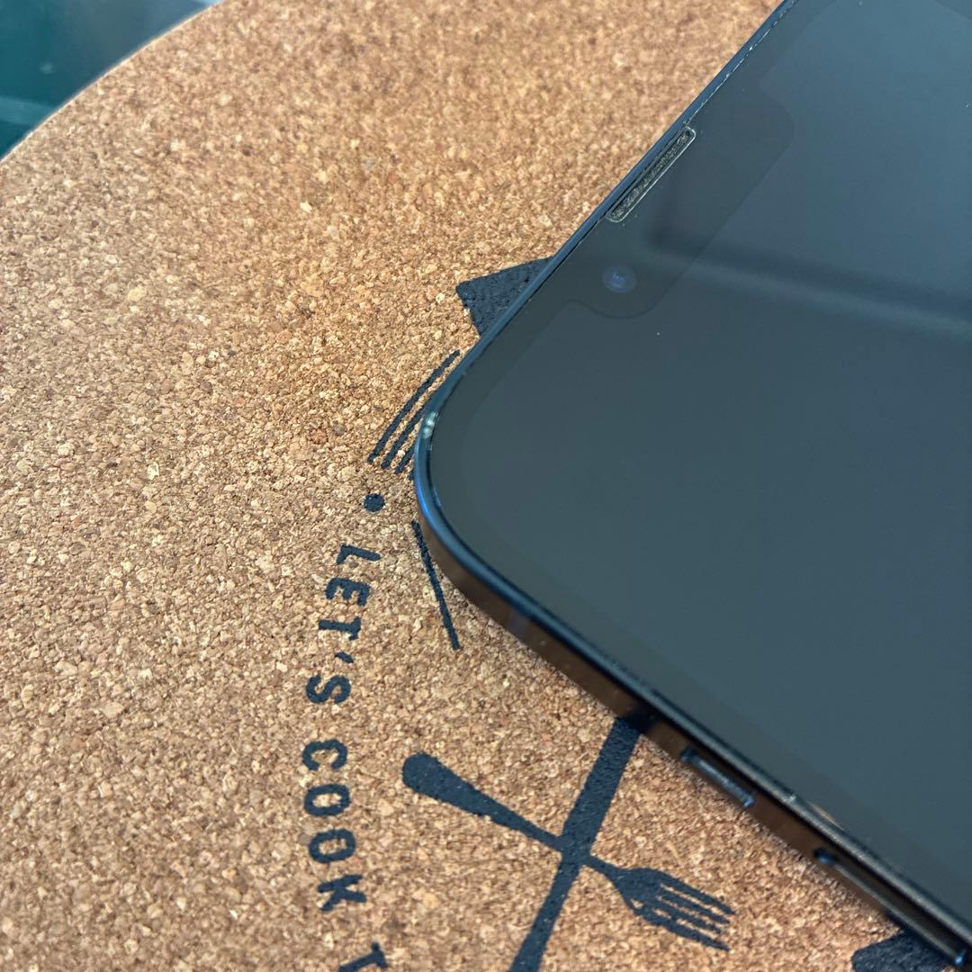 Apple iPhone13ブラック 6.1インチ 液晶漏れ