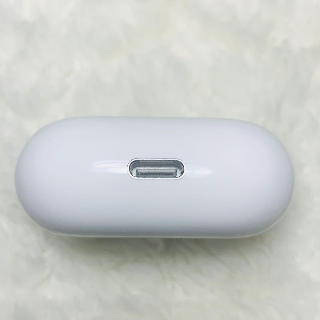 美品 AirPods 第4世代 ANCなし 充電ケース　2
