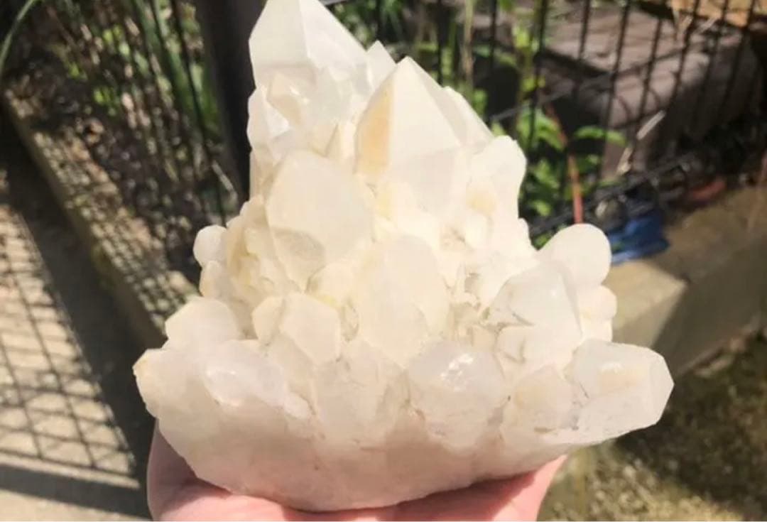 水晶　クラスター 特大 水晶 1kg越え