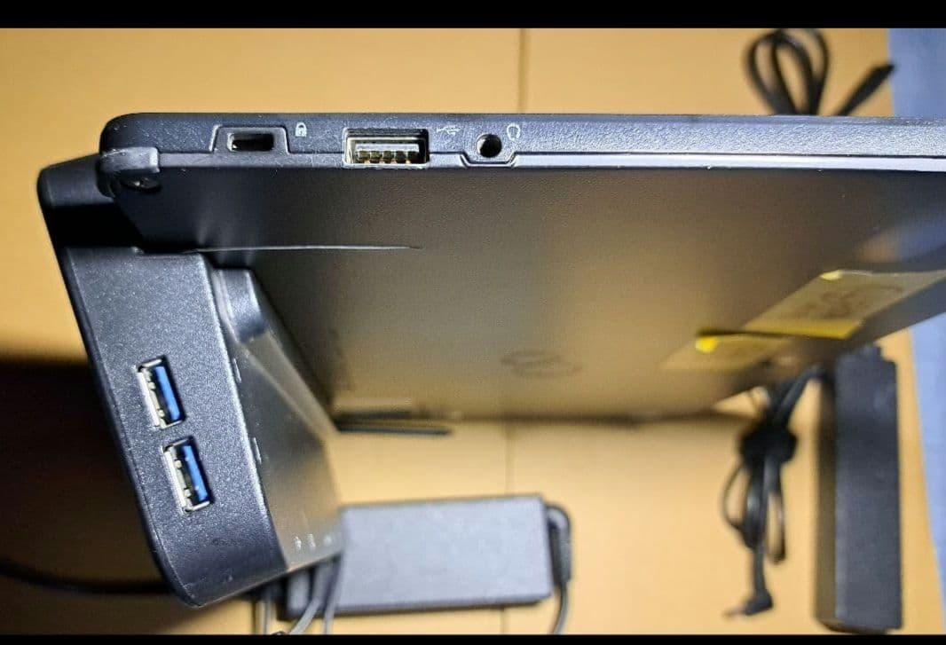 win11 タブレット スタンド付き バッテリー新品　初期不良保証付き13.3