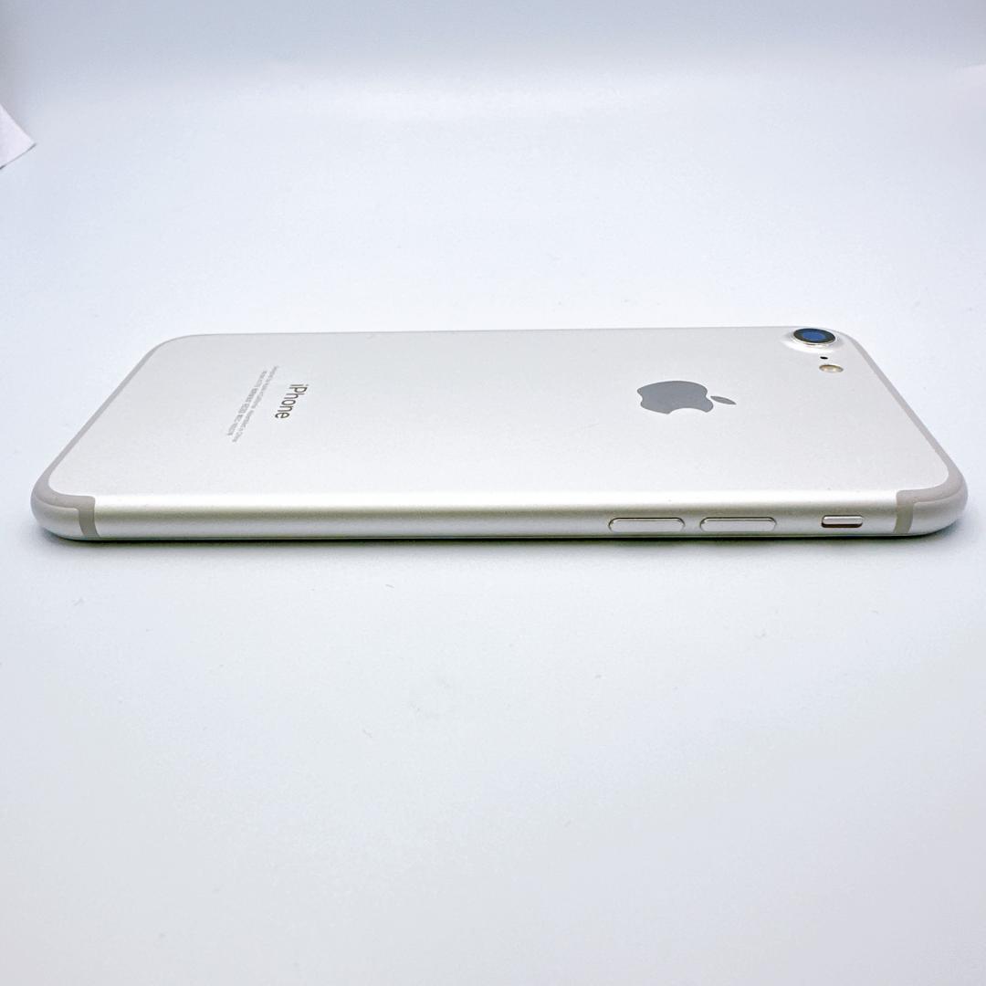 【美品】iPhone7 32GB SIMフリー A1779 シルバー