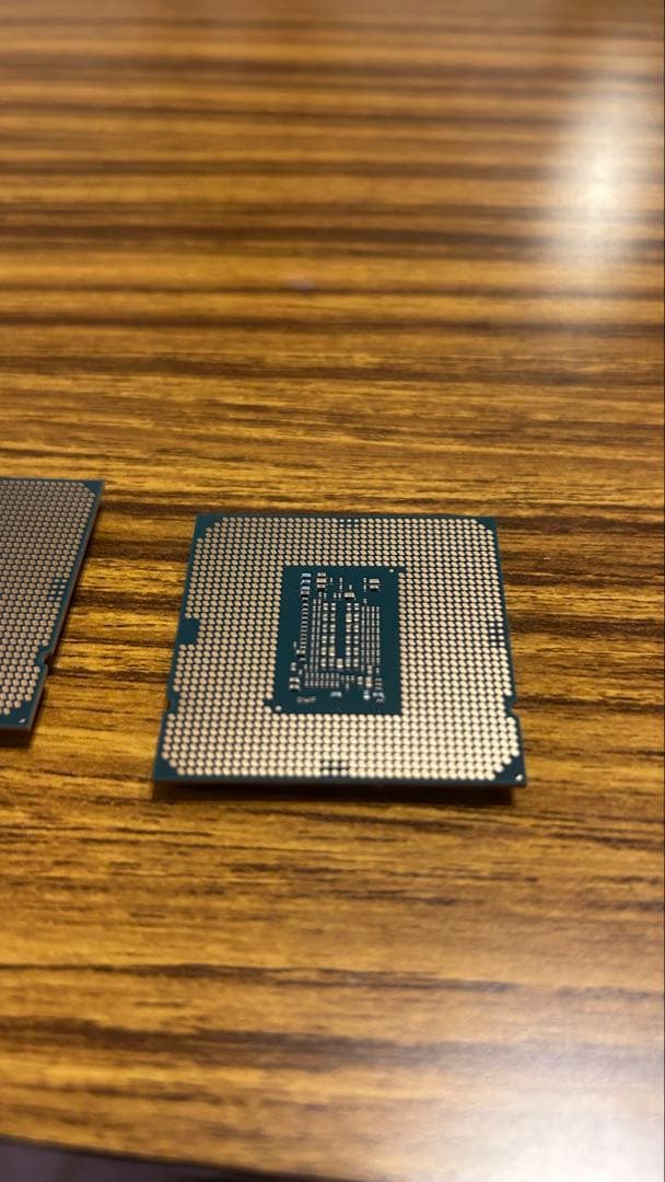 momo　　Intel Core i5-10505 2個