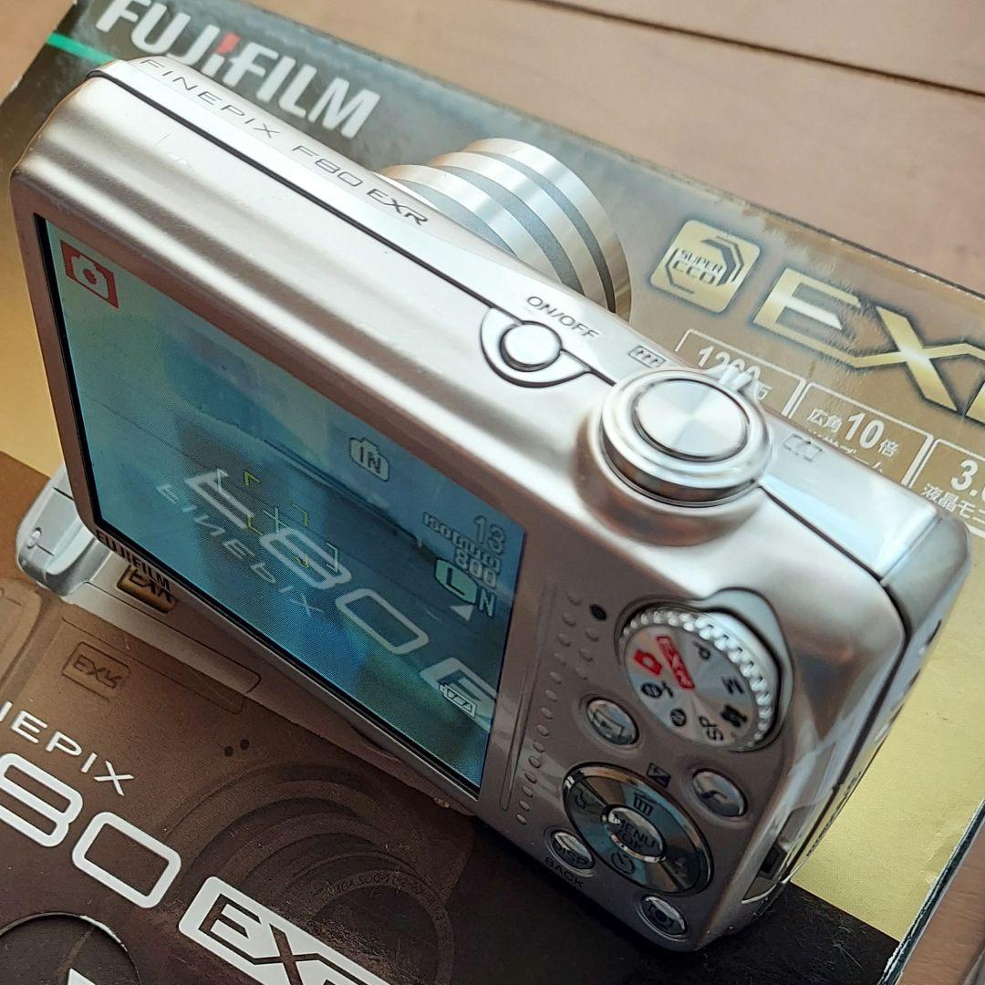 【動作品】FUJIFILM FINEPIX F80EXR シルバー