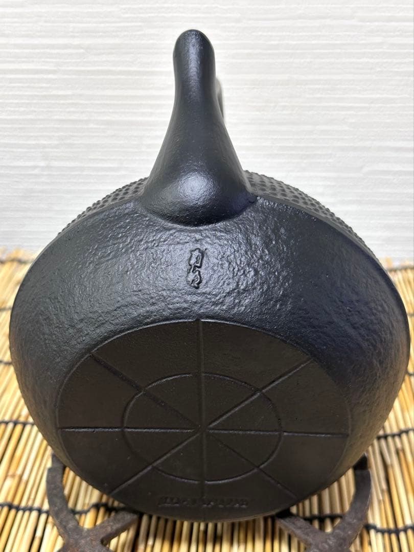 新品、供箱、栞付　南部文秀堂造　１２型 ＩＨ機器対応モデル　南部鉄瓶　南部鉄器