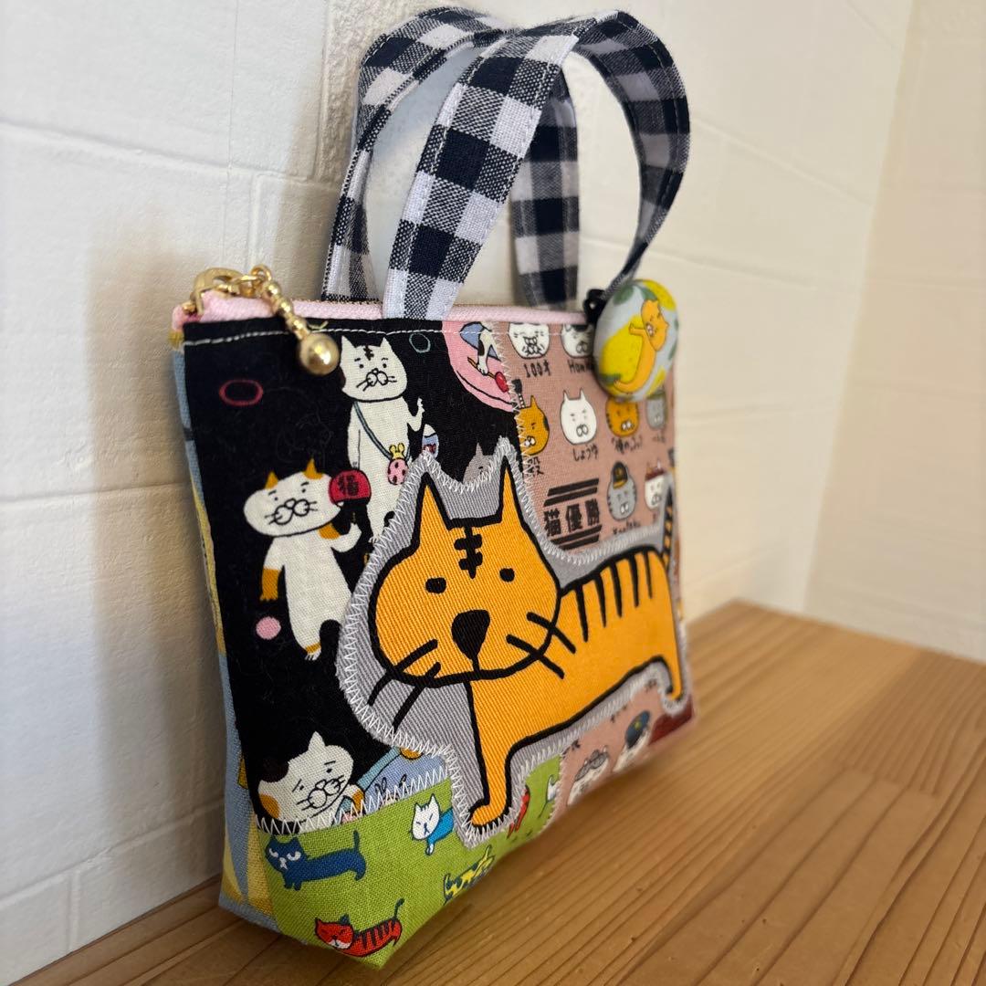 感謝価格　猫柄　パッチワーク　持ち手あり16cmファスナーポーチ ハンドメイド