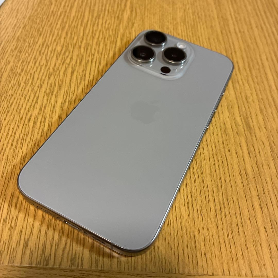 ジャンク iPhone 15 Pro ナチュラルチタニウム 128GB 画面割れ