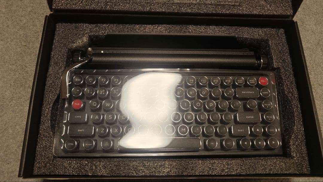 Qwerkywriter S タイプライター風メカニカルキーボード