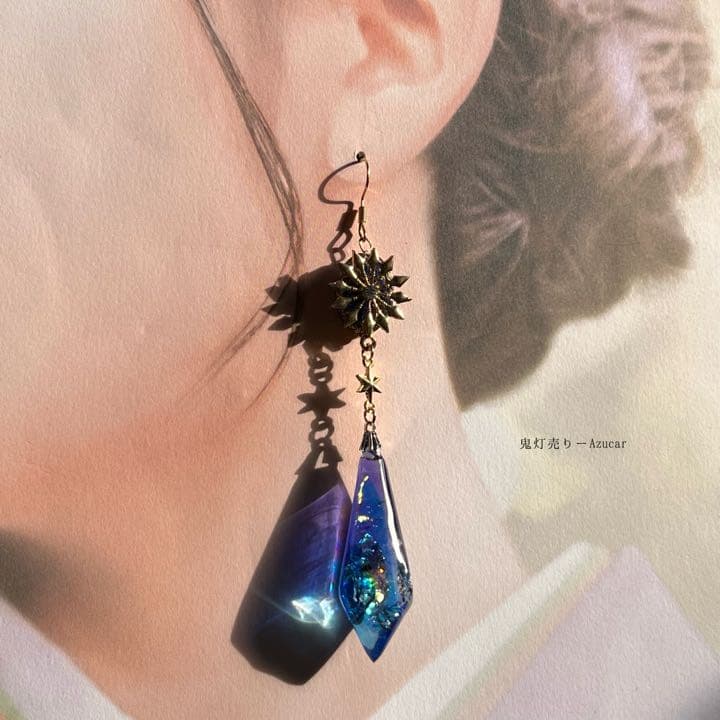聖なる夜タンザナイト色のペンデュラムと蓄光ランタンピアス　イヤリング★