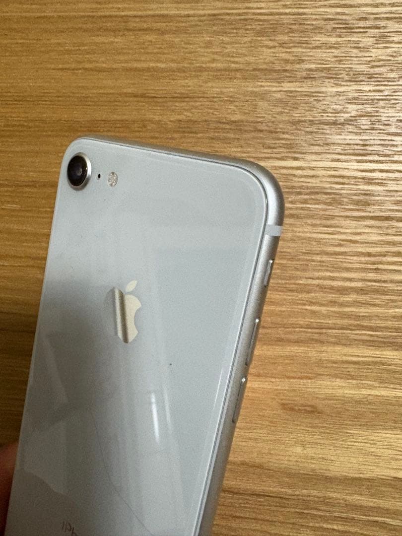 超美品Apple iPhone 8 ホワイトシルバー 本体　64G 備品付