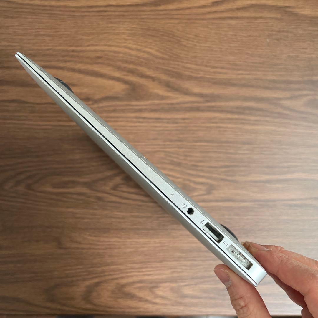 【値下げしました！】Apple MacBook Air 11インチ シルバー