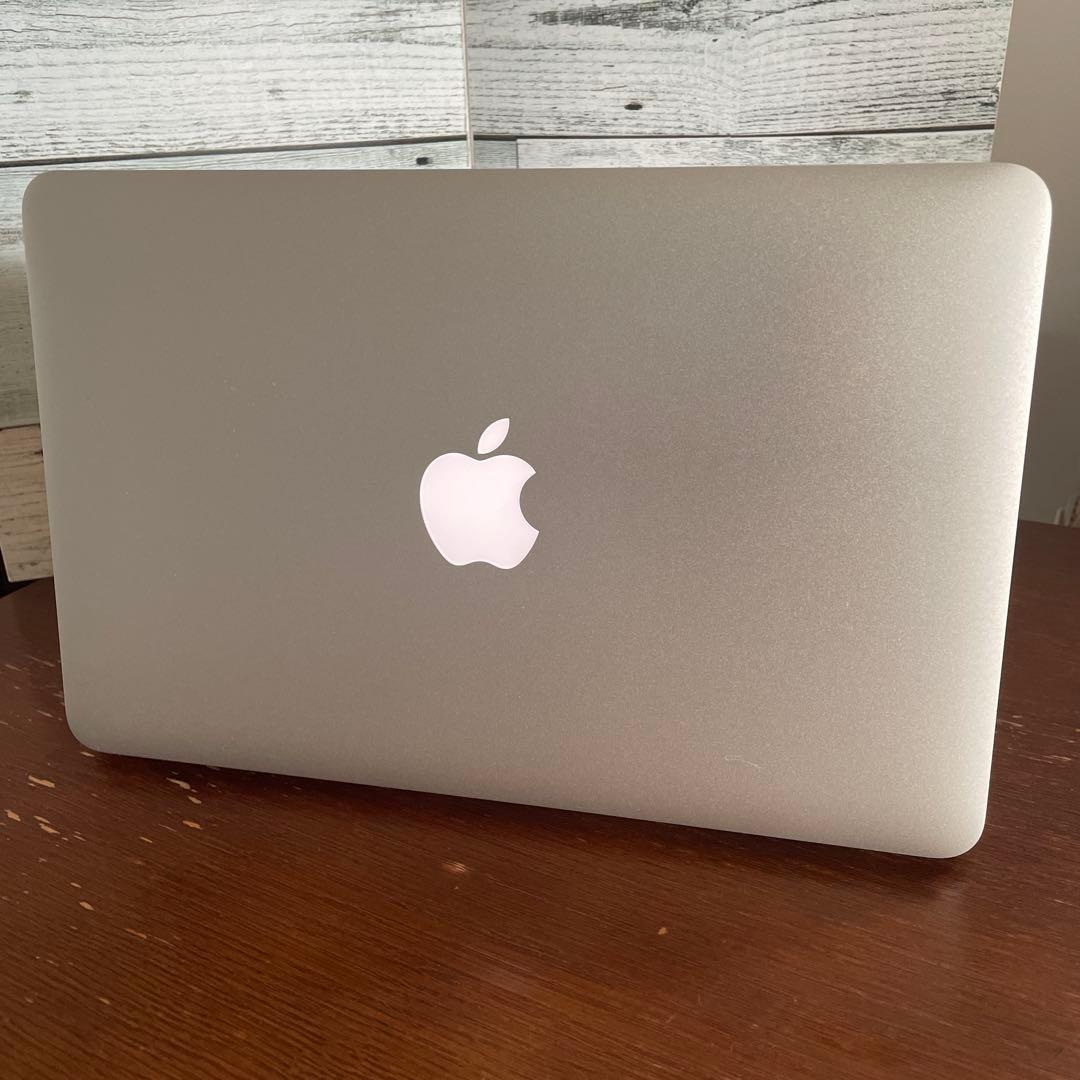 【美品】Apple MacBook Air 11インチ Mid 2012