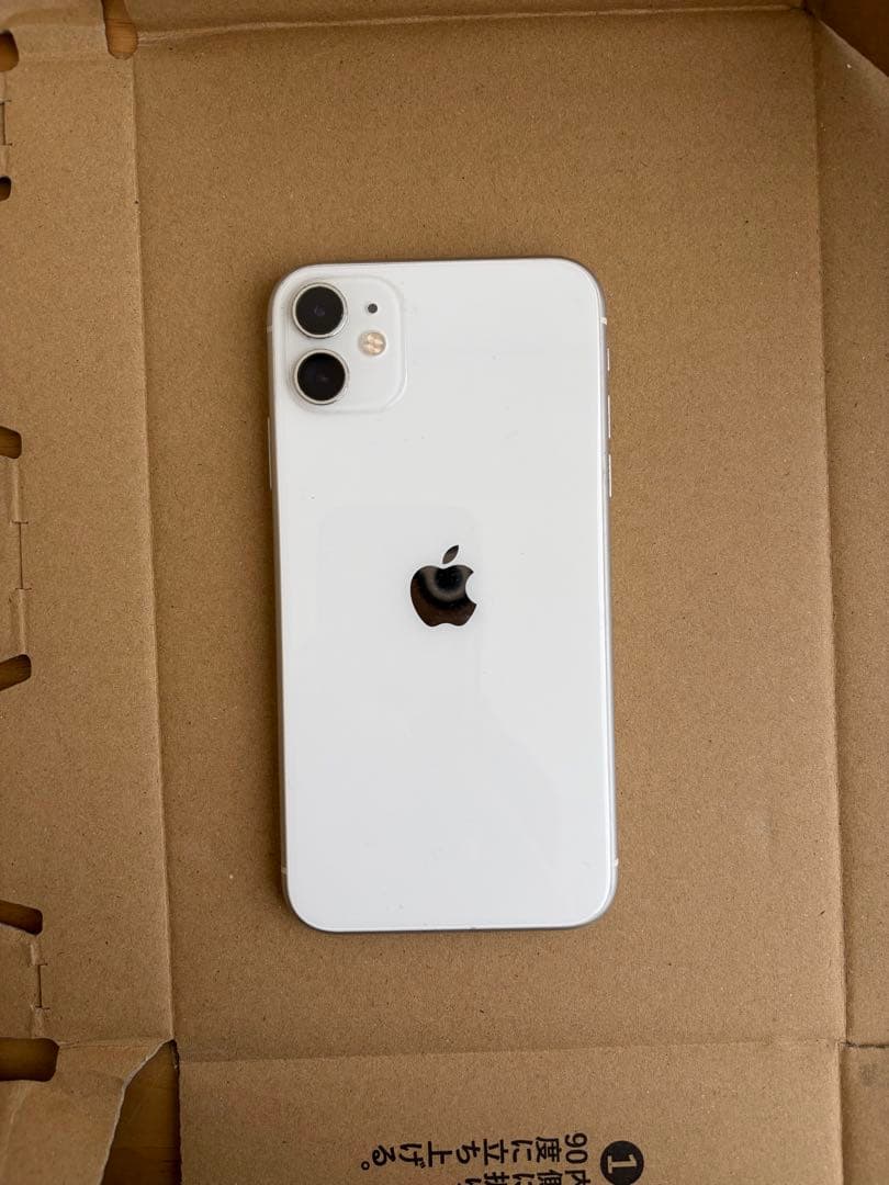 Apple iPhone 11 ホワイト 本体　ケース付き