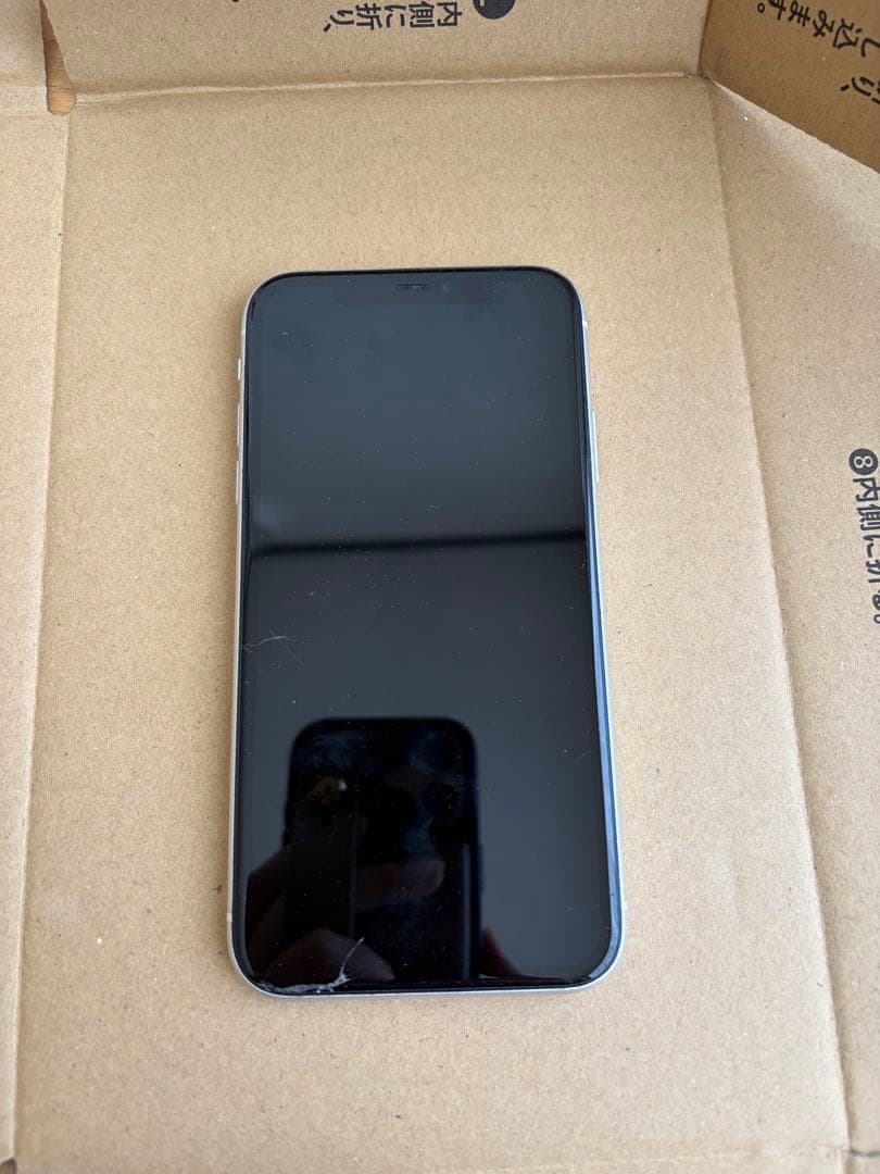 Apple iPhone 11 ホワイト 本体　ケース付き