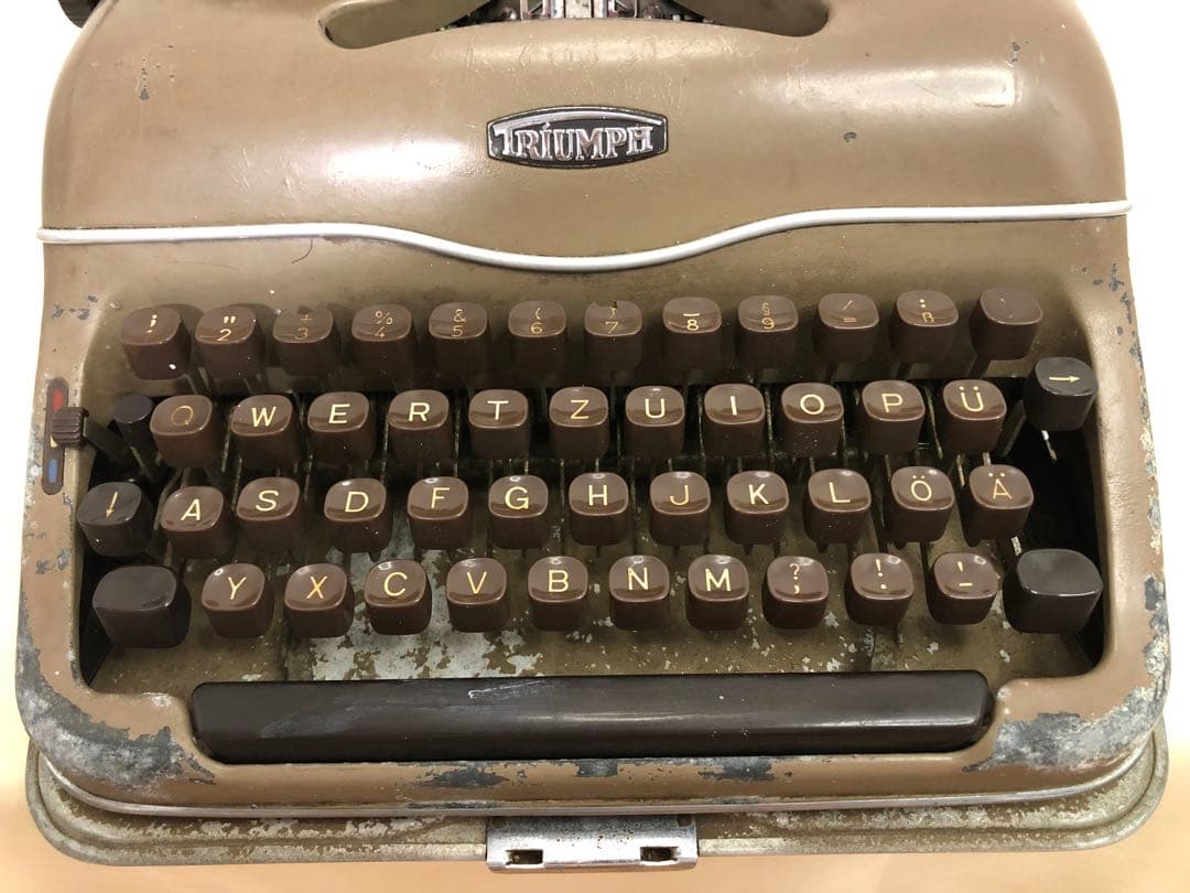 【希少】ドイツ製TRIUMPH タイプライター1950〜1960年製　ジャンク品