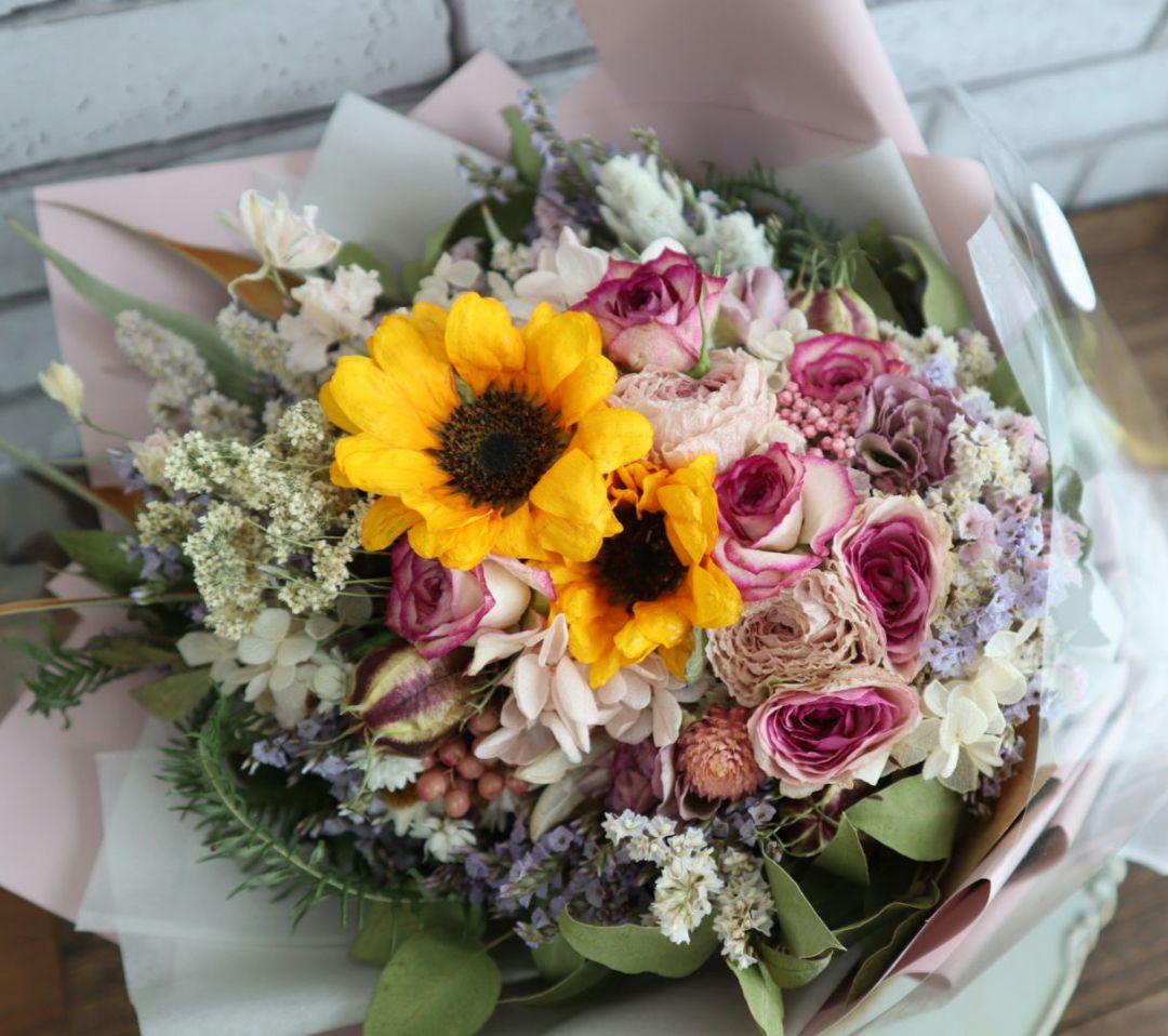 【ご確認用】ドライフラワーꕤ︎︎ひまわりバラ、ラナンキュラスのスワッグꕤ︎︎花束