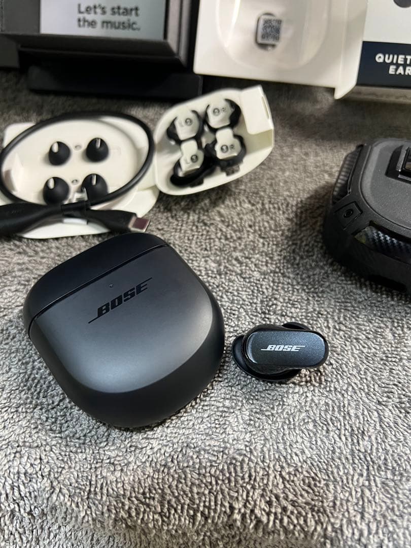 Bose Quietcomfort earbuds Ⅱ 右側／充電ケース