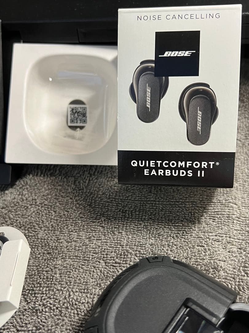 Bose Quietcomfort earbuds Ⅱ 右側／充電ケース
