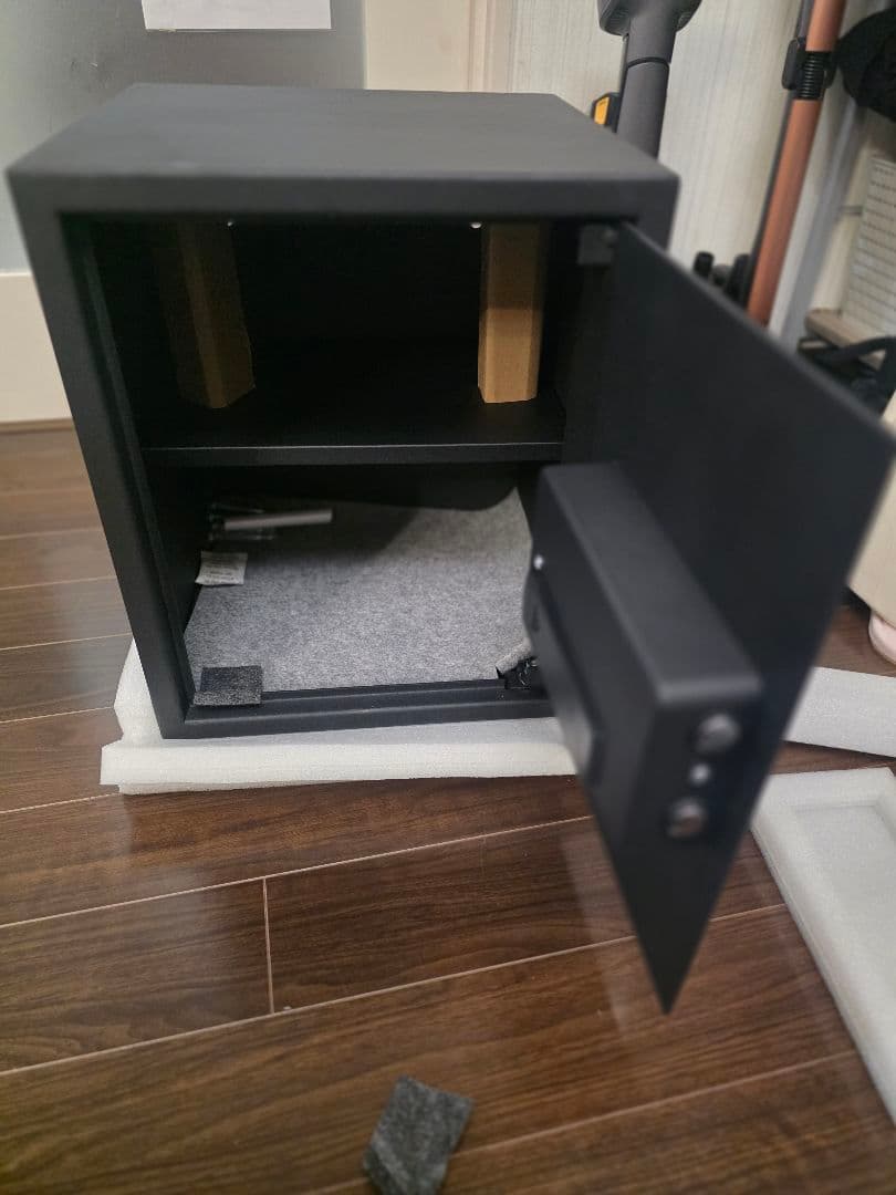 amazonbasics コンパクト金庫 デジタルロック付き