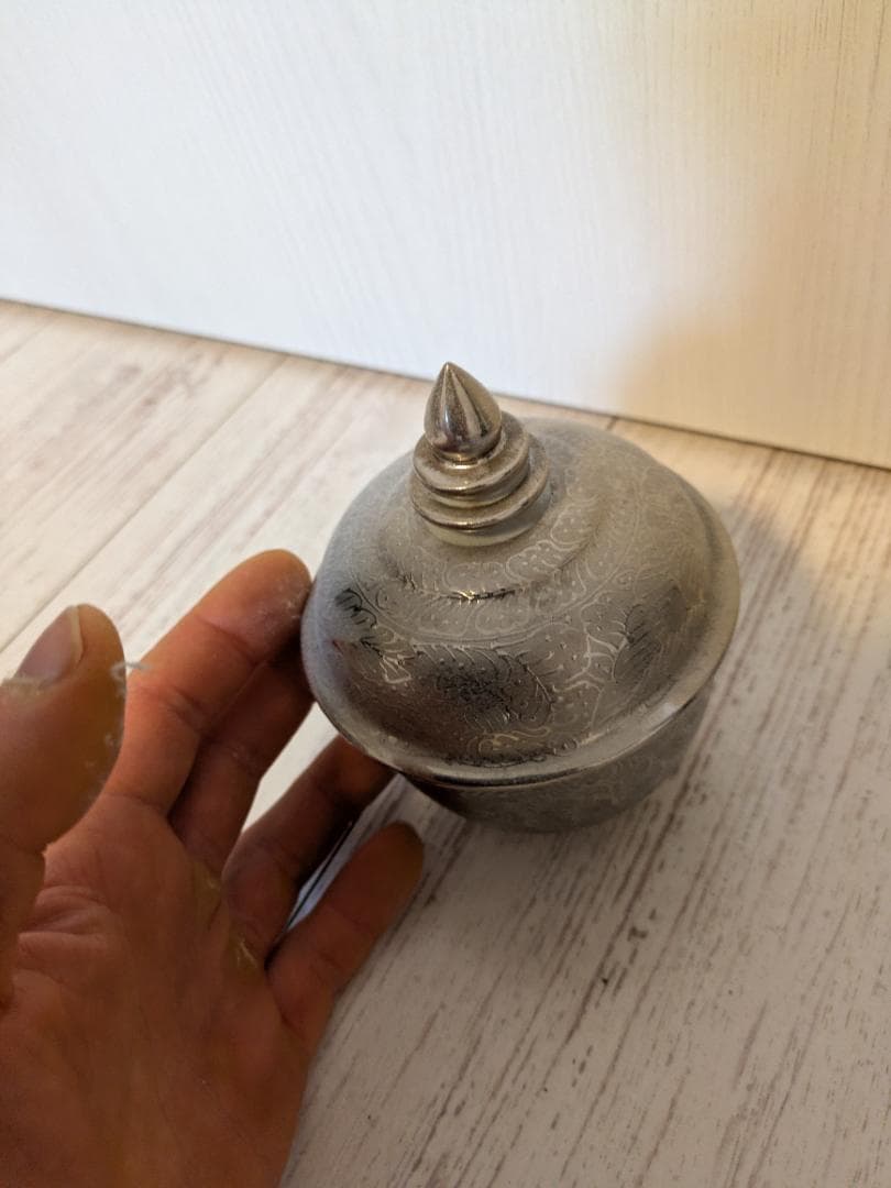 タイのアラブ人街 銀メッキの陶器