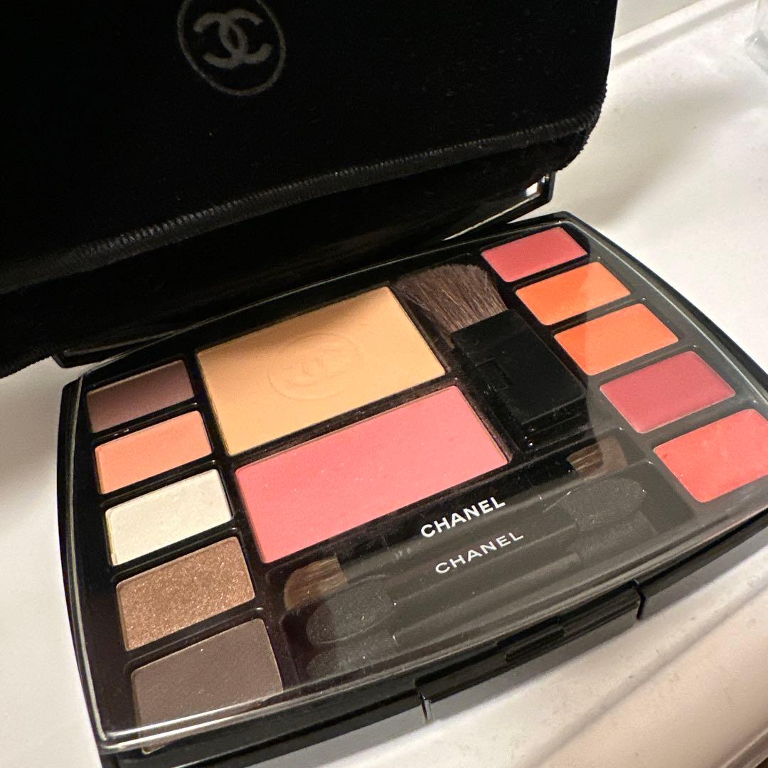 アイシャドウ CHANEL TRAVEL MAKEUP PALETTE