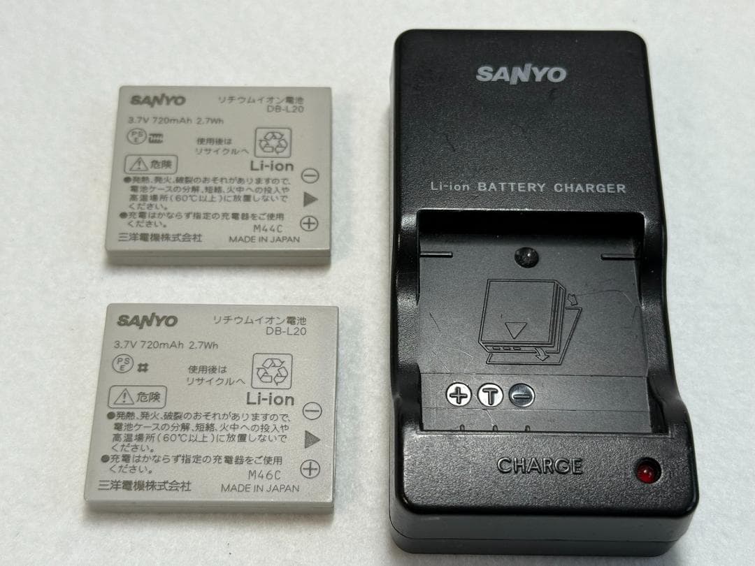 SANYO Xacti HDビデオカメラ レッド　バッテリー２個