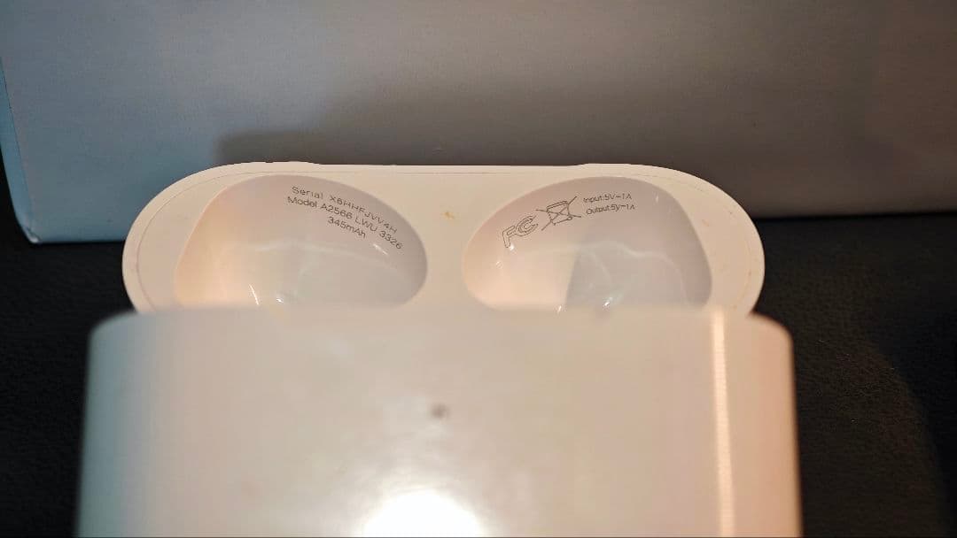 AirPods (第3世代) 本体と充電ケース
