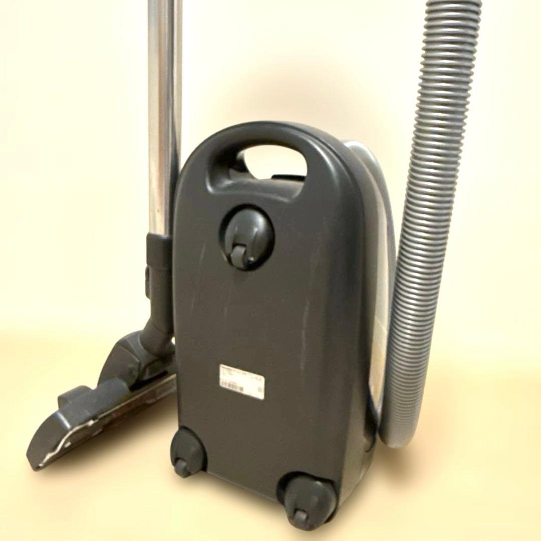 Miele ミーレ　掃除機　Compact C1 ブラック