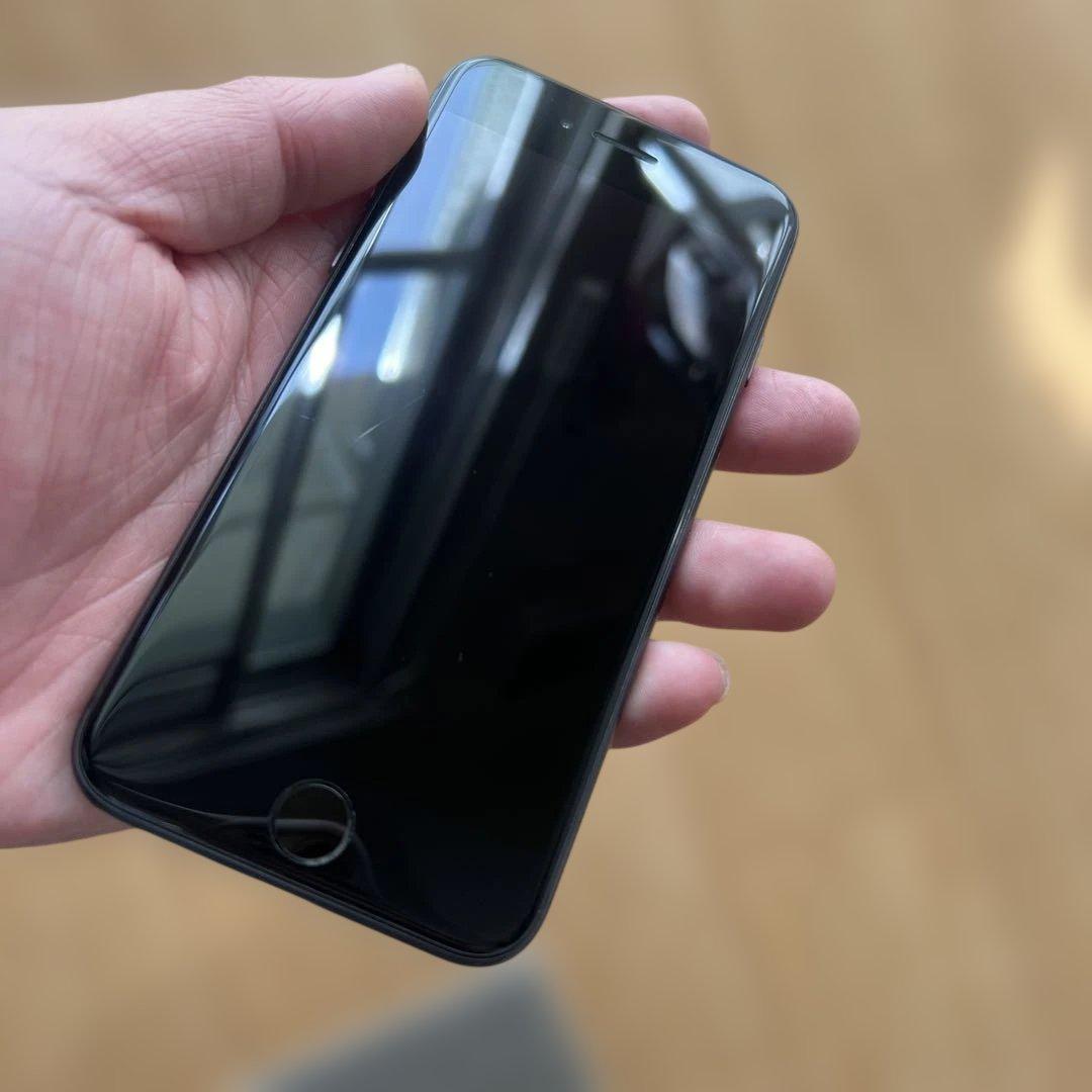 iPhone 8 64GB キズが少ないケース付き