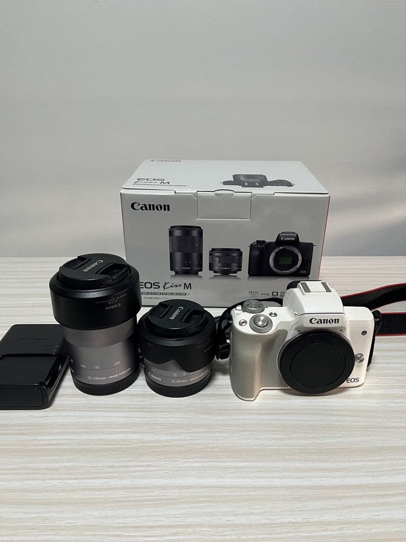 Canon EOS Kiss M ダブルズームキット ホワイト