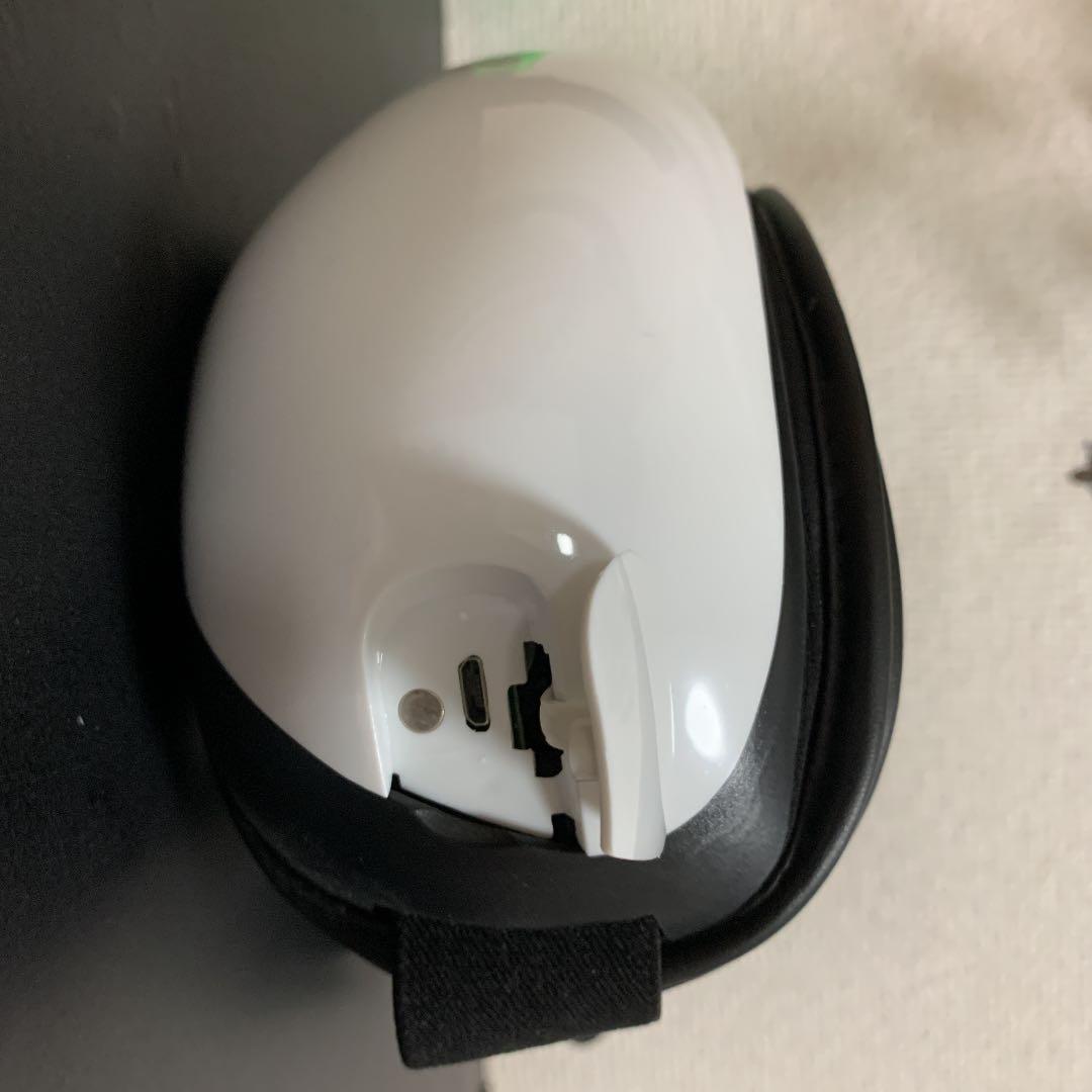 目元マッサージ機です。これで日頃の疲れを癒してください。