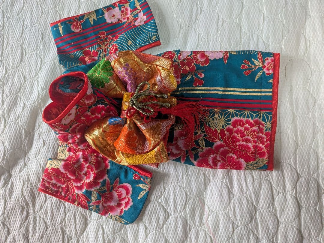 ま*ぁ様 現品★お正月に！Ｓ緑に牡丹金使いの着物に本物ゴールド帯の晴れ着Ｓ