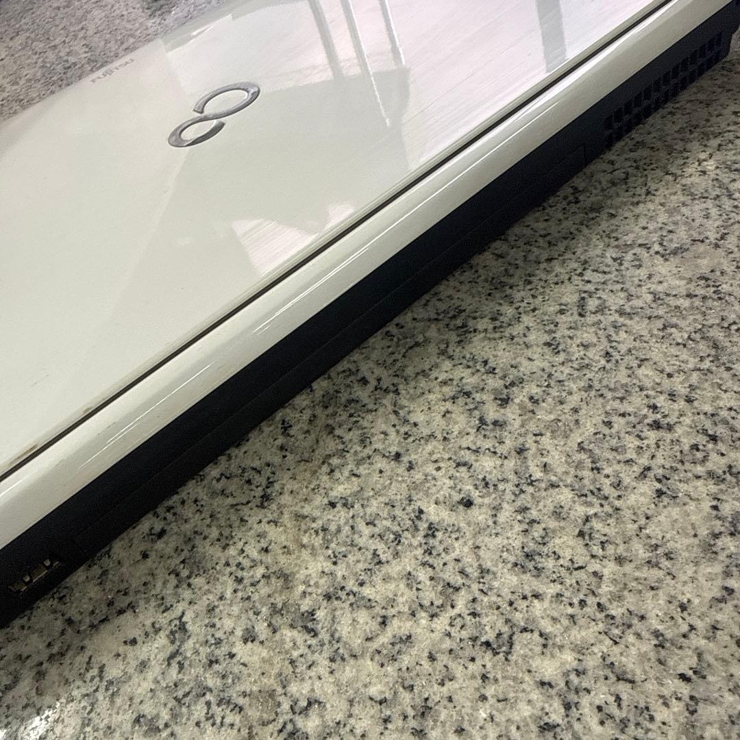 富士通 ホワイト ノートPC FMVA53HWP ジャンク 小物 格安