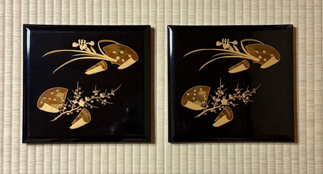 金箔装飾の黒色漆器5段重箱