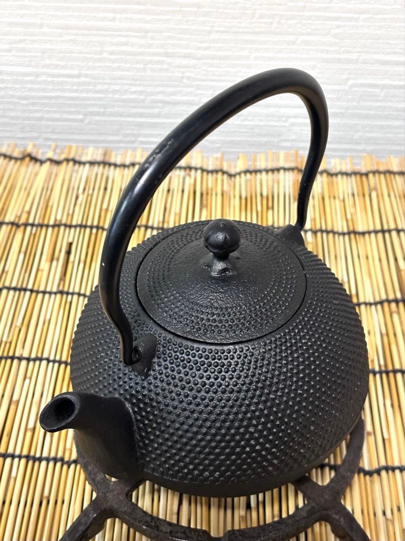 未使用品　南部盛榮堂(OIGEN)造　１０型アラレ　南部鉄瓶　売約済み