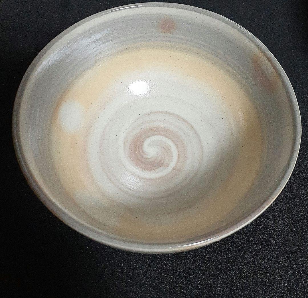 葉模様の陶器抹茶茶碗
