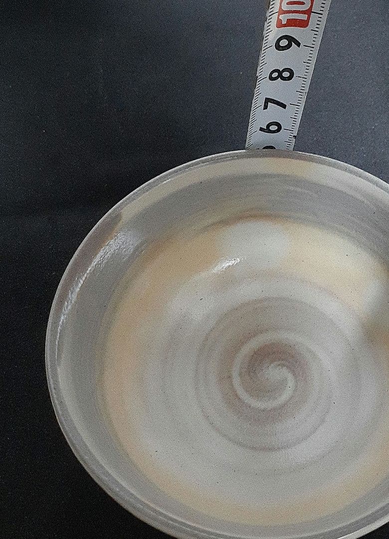 葉模様の陶器抹茶茶碗