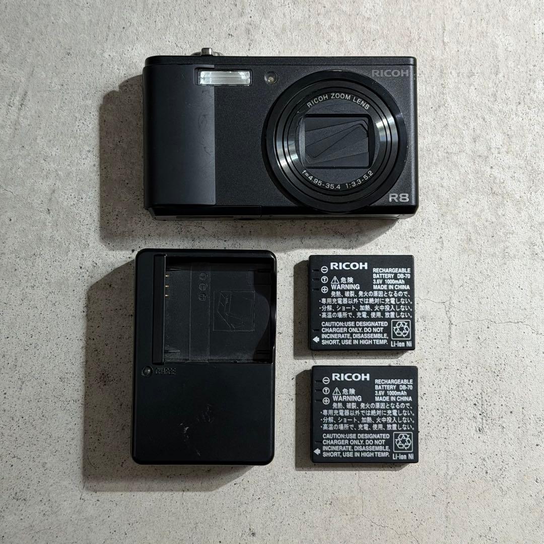 【美品】RICOH R8 デジタルカメラ 動作確認済み　バッテリー2個付