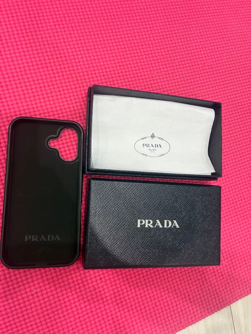 iPhone16ケース ラスト１品　PRADA