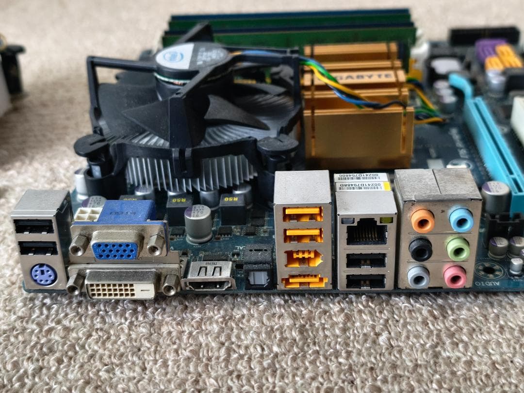 GA-E7AUM-DS2H ＋ E8400 ＋ メモリ6GB ＋ クーラー2種他