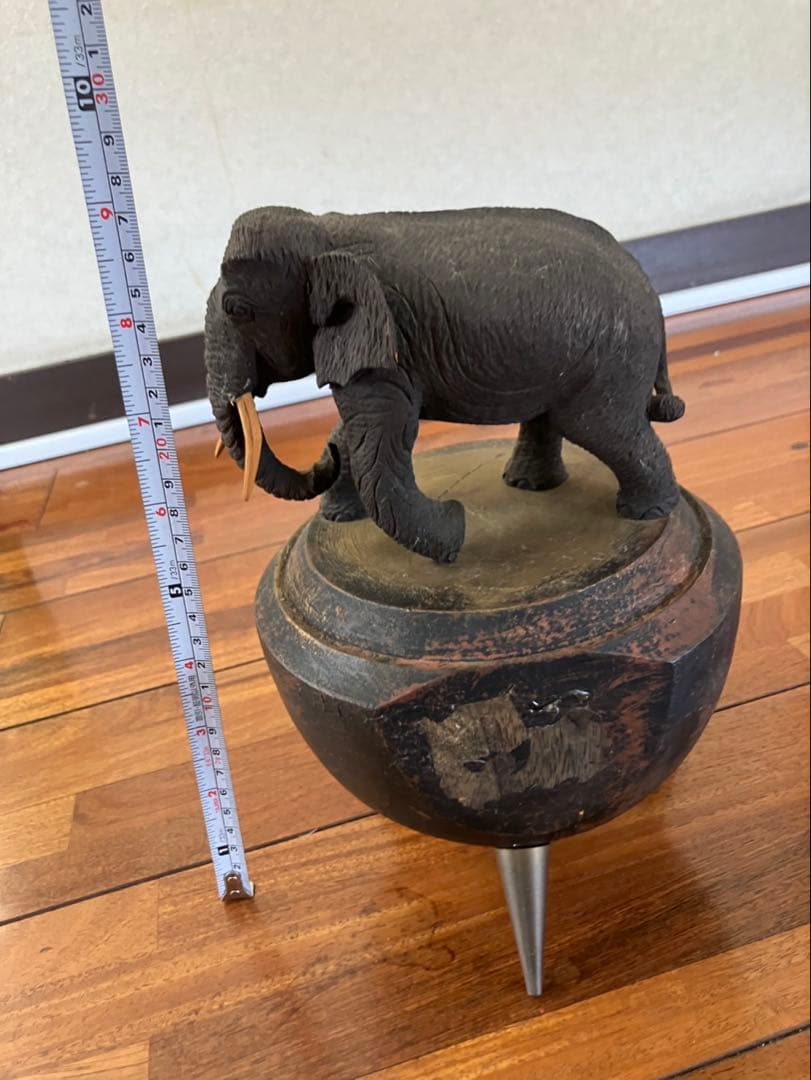 木製象の彫刻スタンド