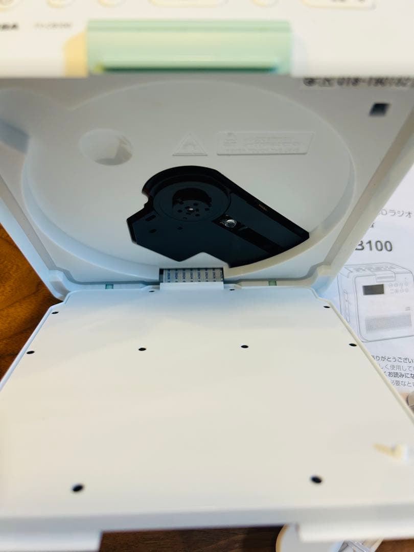 東芝　防水型　SD/CD ラジオ　TY-CB100
