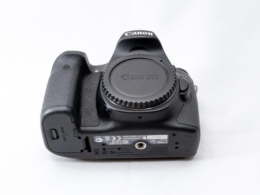 CANON　キヤノン　70D