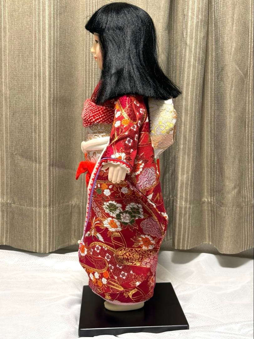 市松人形 赤い着物 黒髪