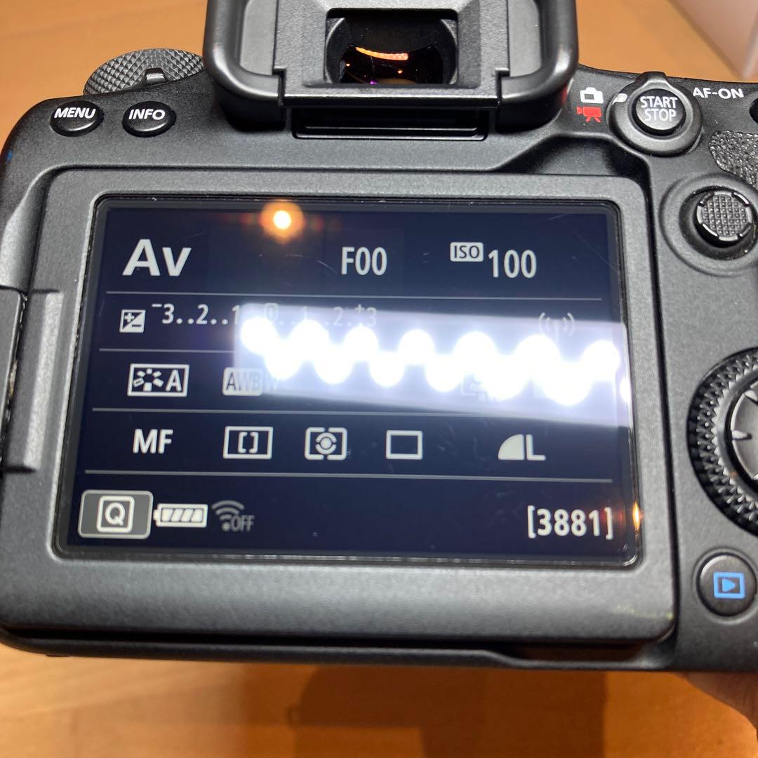 ①Canon EOS 90D 本体とバッテリー等