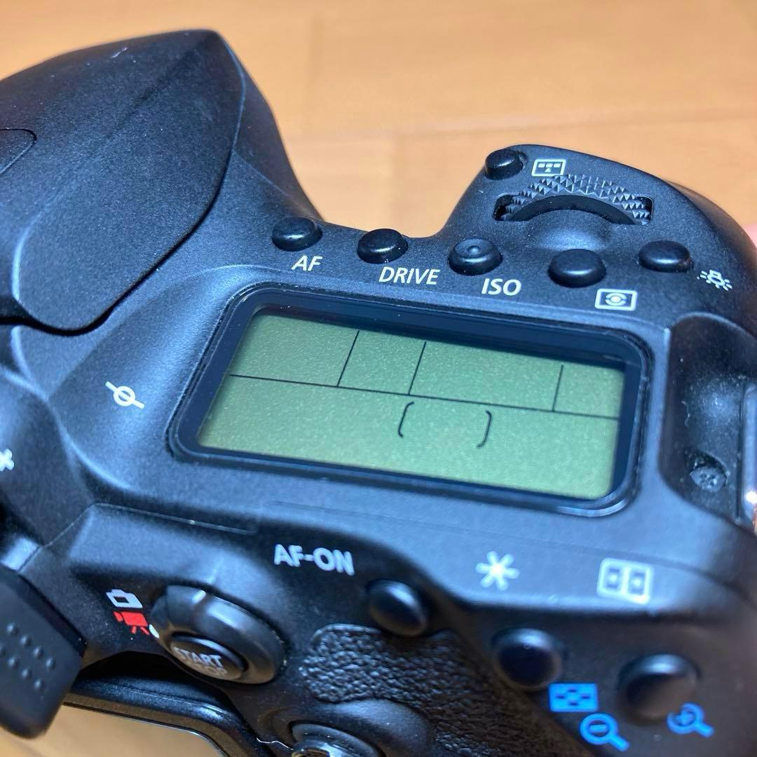 ①Canon EOS 90D 本体とバッテリー等